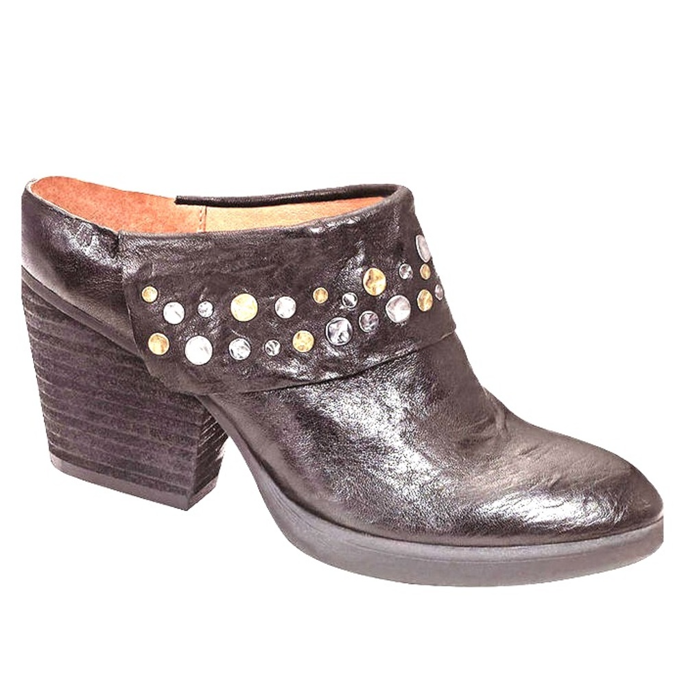 🆕 Sofft Gila Leather stud rhinestone mule Bootie